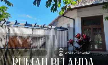 Rumah Belanda Non Heritage di Pusat Kota