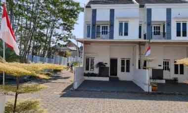 Rumah Berkonsep Villa di Bawah 1M dan FREE Kitchen Set