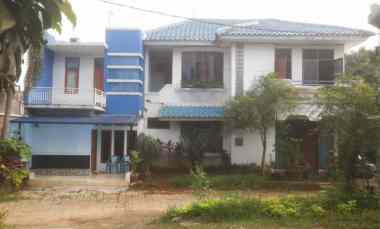 rumah besar lokasi strategis siap huni investasi
