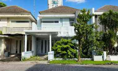 rumah buckingham royal residence strategis carport