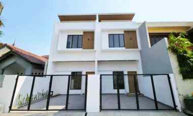 rumah cantik 2 lantai di bulevard hijau harapan indah