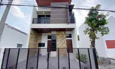 rumah cantik 2 lantai siap huni di condongcatur