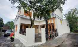 Rumah Cantik 2 Lt Desain Mewah di Jakal dekat P4tk