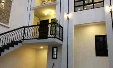 Rumah Cantik 3 Lt. 5 KT Meruyung Depok