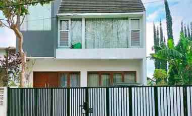 rumah cantik di kawasan cihanjuang sariwangi bandung