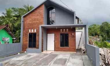 rumah cantik di perumahan dekat jalan raya wates