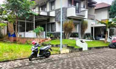 rumah cantik terawat dikawasan kota baru parahyangan