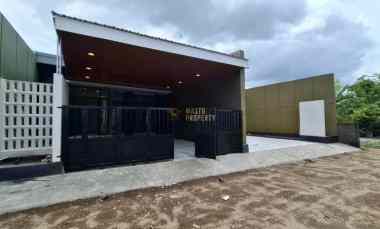 rumah carport luas lokasi strategis di sleman timur