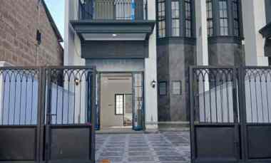 rumah classic bergaya eropa modern di kalimulya depok