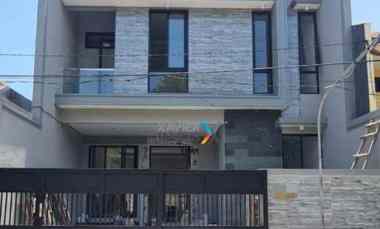 Rumah Daerah Mulyosari Depan Taman Baru Gress