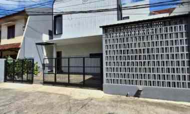 rumah dalam komplek anti banjir di duren sawit jaktim