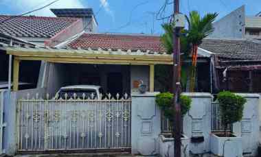 rumah dalam komplek di pondok bambu jaktim