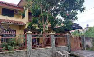 Rumah dalam Komplek Elit di Billymoon Pondok Kelapa