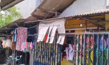 rumah dan kios didalam perkampungan di cipondoh