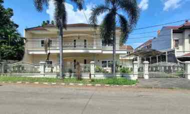 rumah dan tanah luas perumahan taman laguna cibubur