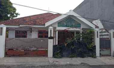 rumah darmo harapan hadap selatan barat