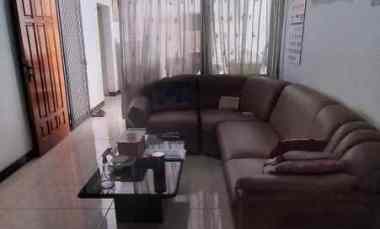 Rumah Darmo Permai Selatan, Strategis