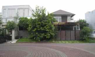 Rumah dengan Konsep Villa di Graha Famili, Surabaya