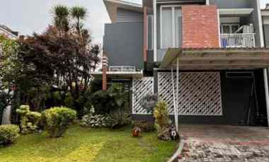 rumah dengan lokasi strategis di de latinos bsd