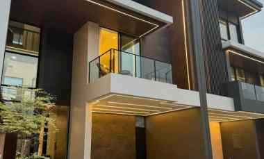 Rumah dengan Privat Lift di Selatan Jakarta