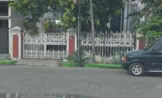 Rumah dengan Row Jalan Lebar di Rungkut Mejoyo