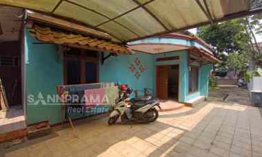 rumah dengan tanah luas di belakang margo city depok