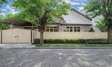 rumah dharmahusada indah strategis carport garasi