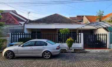 Rumah di Klampis Anom Hadap Utara