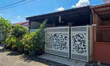 rumah di perum jade hamlet menganti gersik