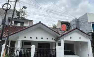 rumah dijual di komplek lokasi strategis kebon jeruk