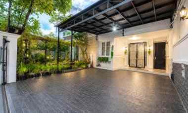 Rumah Disewakan di Menteng, Jakarta Pusat.