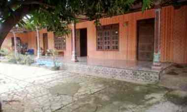 rumah estetik halaman luas