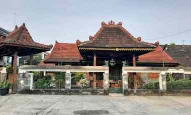 rumah etnik jawa hook dekat kampus ugm