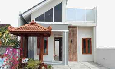 Rumah Etnik Tapi Modern dengan Gazebo Cantik