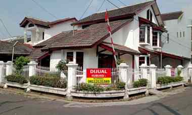 rumah gaya eropa klasik siap huni di antapani bandung