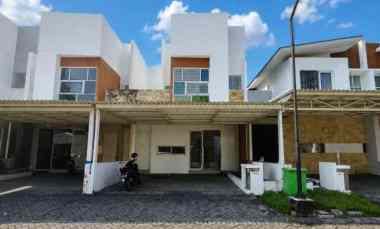 Rumah Greenwich, Royal Residence Siap Huni Carport