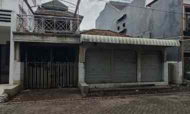 rumah hitung tanah ketintang hadap timur