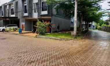 rumah hook 2 lantai dalam cluster di depok