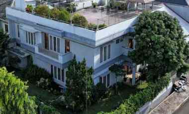 rumah hook dengan rooftop di kayu putih
