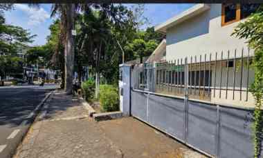 rumah hook harga bagus di darmawangsa jakarta selatan