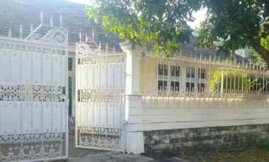 rumah jajar tunggal selatan ada 2 gudang