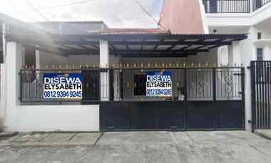Disewakan Rumah 1,5 LT, Bebas Banjir, Strategis, Row 2 Mobil, BCS