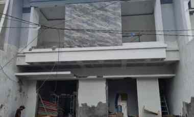 Rumah Klampis Semolo, Row Jalan 3 Mobil