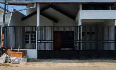 rumah klampis semolo timur strategis