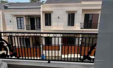 rumah klasik 2 lantai siap huni di jatimulya depok