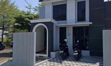 rumah klasik modern lokasi dekat exit tol malang