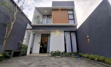 Rumah Kontemporer, 2 Lantai di Ngaglik, Sleman