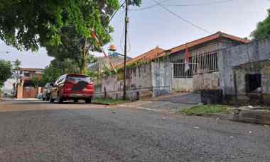 rumah lama di lokasi tenang pejaten