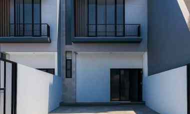 rumah lebak arum new minimalis carport row 2 mobil