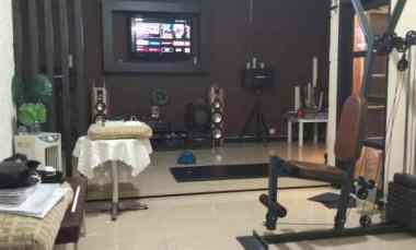 rumah luas dijual parkir mobil 10